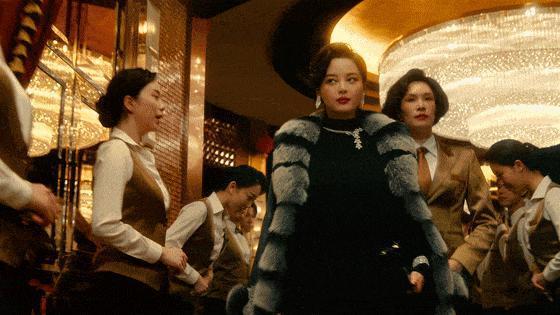 《繁花》最耐看的女人：不是唐嫣等主演，而是49岁的她