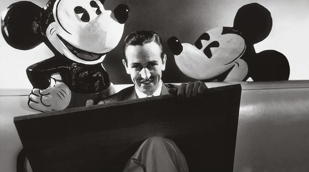 95 年过去了,人们终于能对米老鼠下手了。