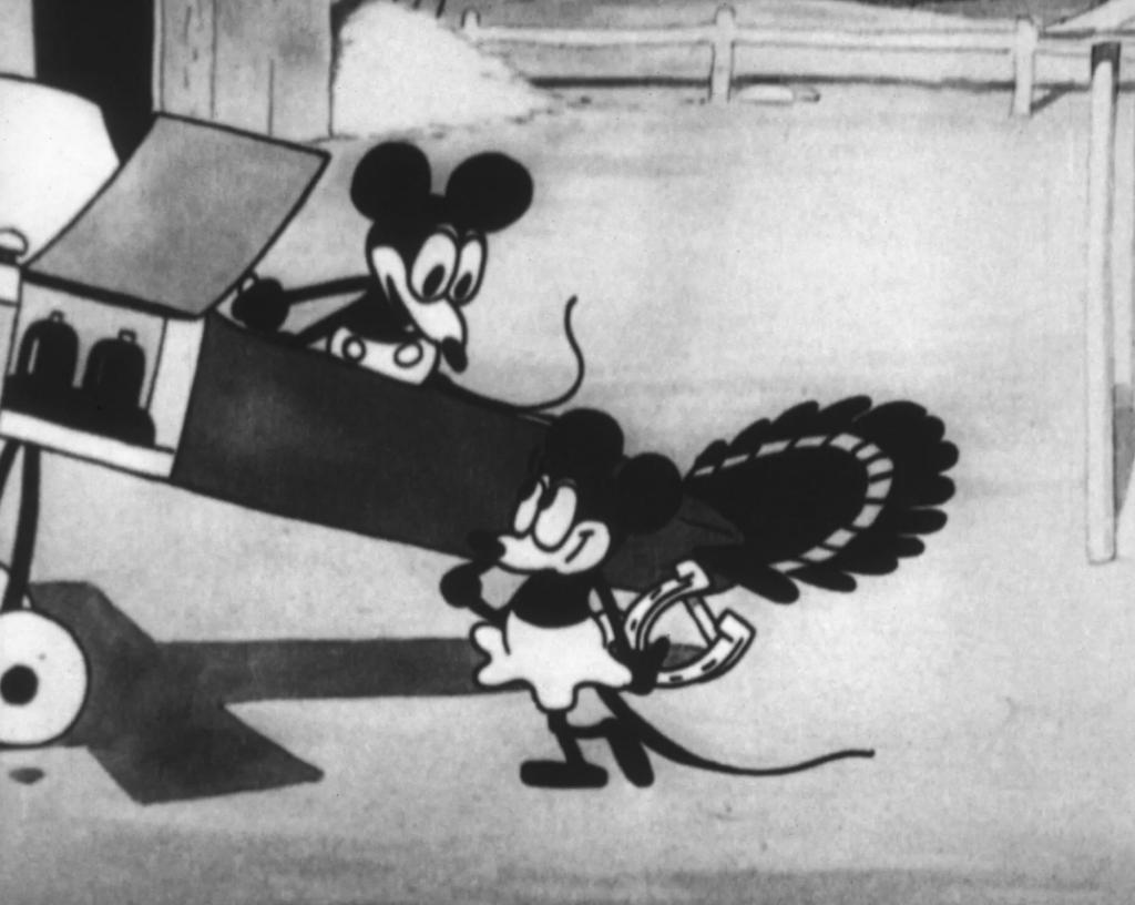 95 年过去了,人们终于能对米老鼠下手了。