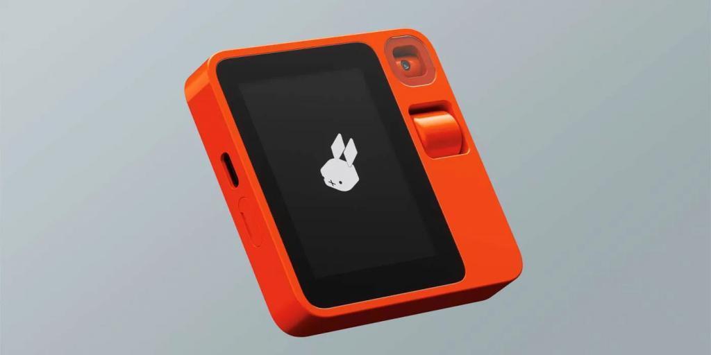 Rabbit R1 亮相 CES 2024：要成为用户和智能手机的交互中介