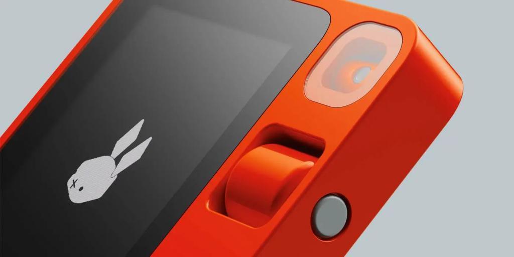 Rabbit R1 亮相 CES 2024：要成为用户和智能手机的交互中介