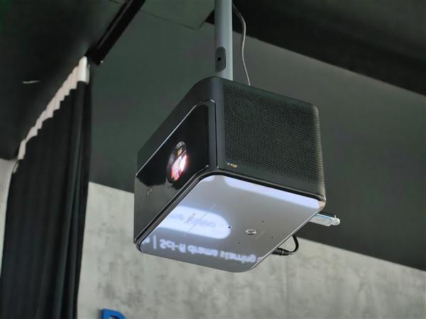 当贝投影大举进军海外:填补一大空白、2500亮度无敌