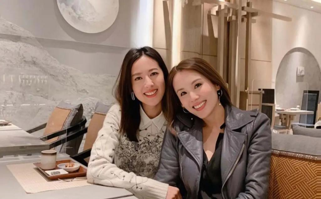 香港女星不穿衣服泡温泉惹负评，自曝花高价包场
