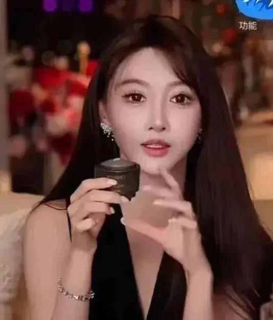 叶珂直播逼婚黄晓明？被指婚内出轨，公开示爱宣示主权？