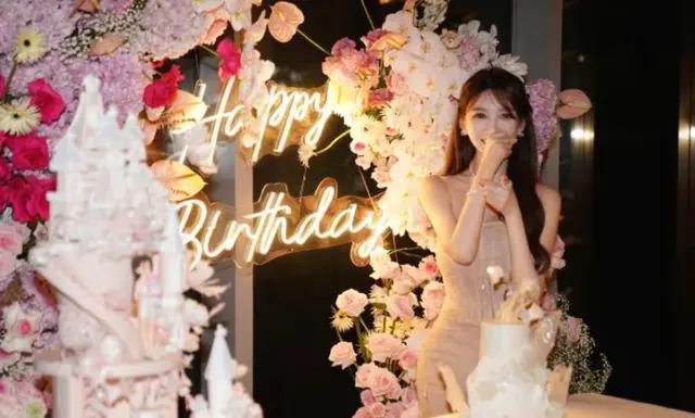 叶珂直播逼婚黄晓明？被指婚内出轨，公开示爱宣示主权？