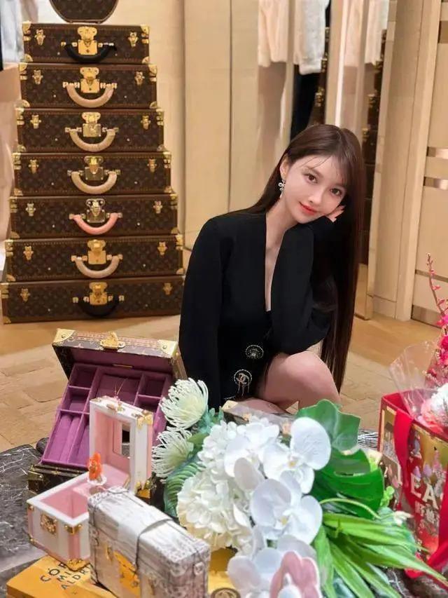 叶珂直播逼婚黄晓明？被指婚内出轨，公开示爱宣示主权？