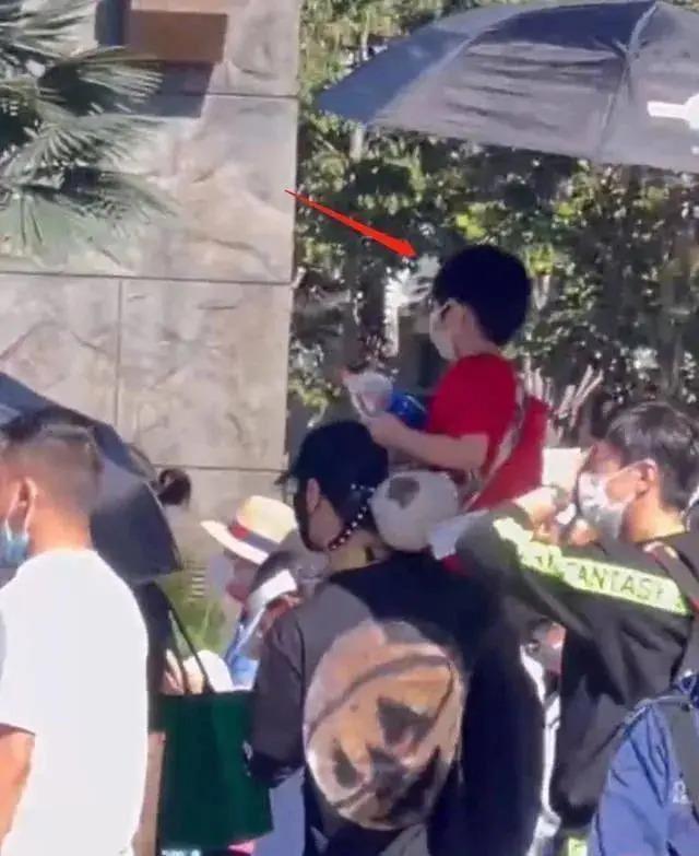 叶珂直播逼婚黄晓明？被指婚内出轨，公开示爱宣示主权？