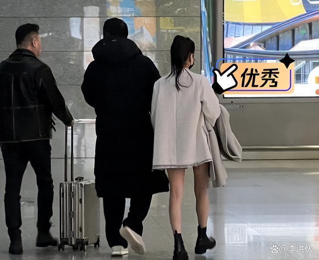 汪小菲女友送孩子两万元钥匙链当见面礼，儿女已接受新妈