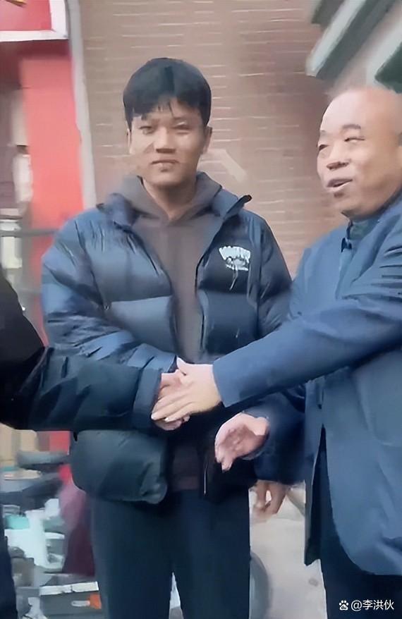 解清帅认亲走红，解克锋被传拖欠工资，解清栋出面澄清