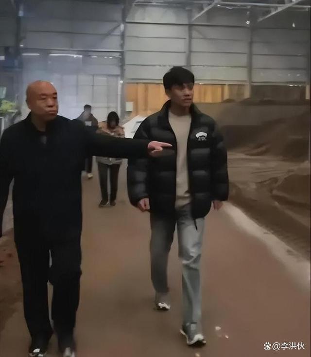 解清帅认亲走红，解克锋被传拖欠工资，解清栋出面澄清