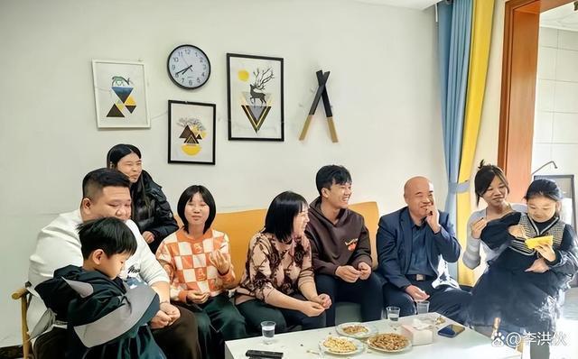 解清帅认亲走红，解克锋被传拖欠工资，解清栋出面澄清