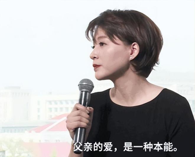 董卿流泪坦言：我依然极度自卑，但我选择与自己和解