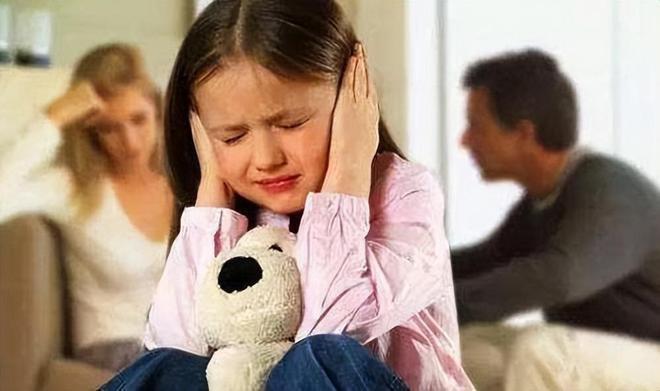 董卿流泪坦言：我依然极度自卑，但我选择与自己和解