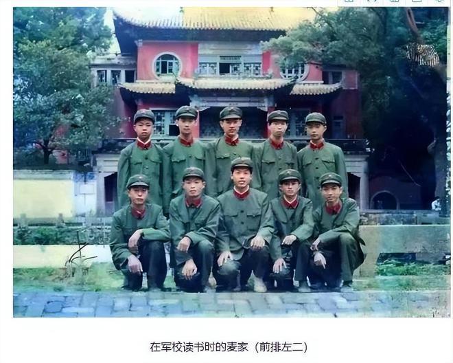 董卿流泪坦言：我依然极度自卑，但我选择与自己和解