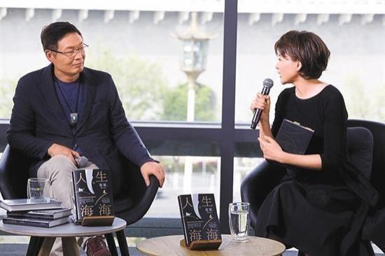 董卿流泪坦言：我依然极度自卑，但我选择与自己和解