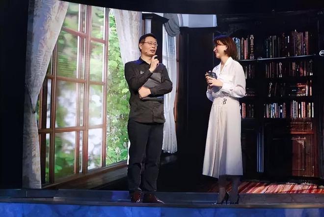 董卿流泪坦言：我依然极度自卑，但我选择与自己和解