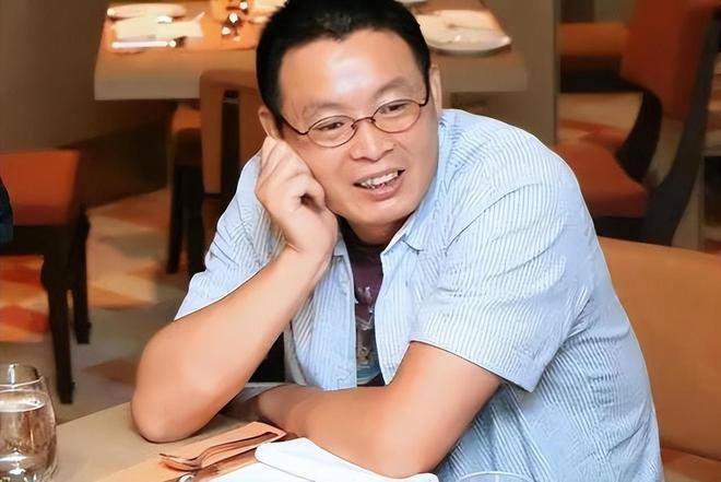 董卿流泪坦言：我依然极度自卑，但我选择与自己和解