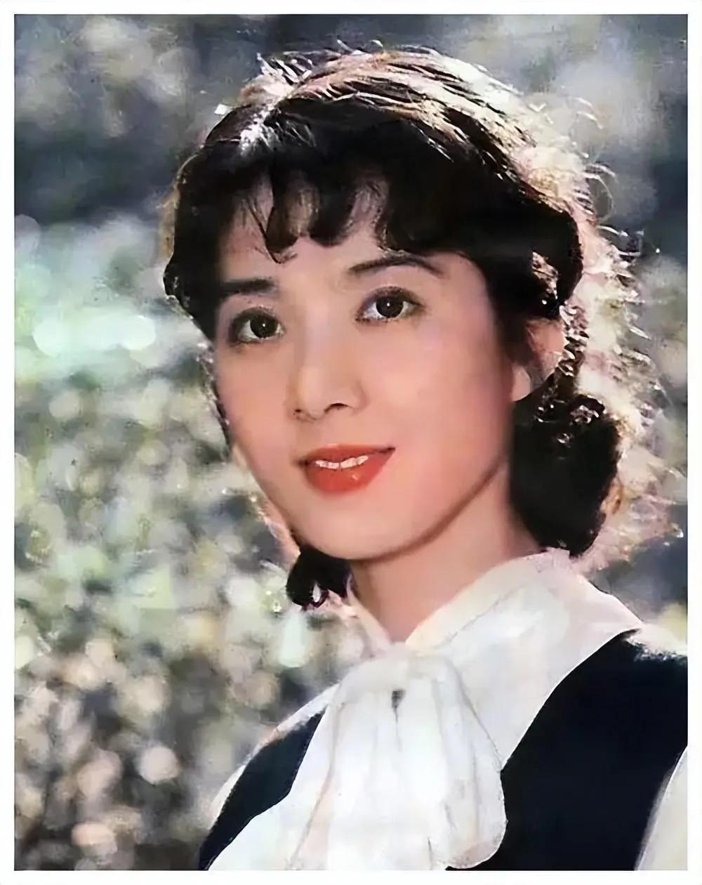 80年代第一美女龚雪：因流氓案无奈远走美国，近况曝光