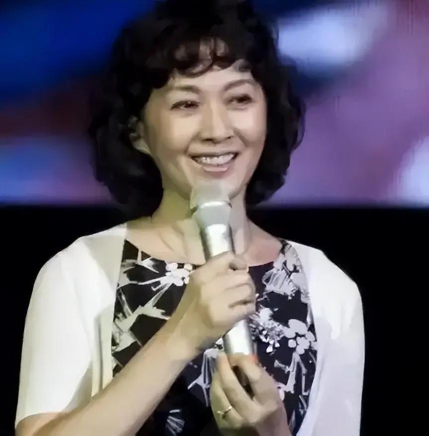 80年代第一美女龚雪：因流氓案无奈远走美国，近况曝光