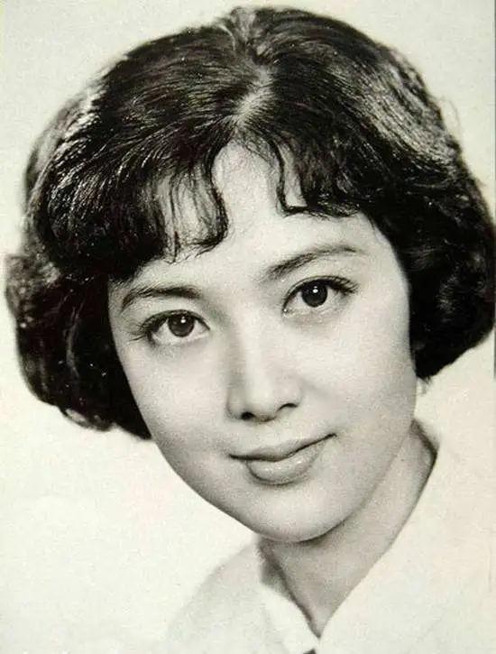 80年代第一美女龚雪：因流氓案无奈远走美国，近况曝光