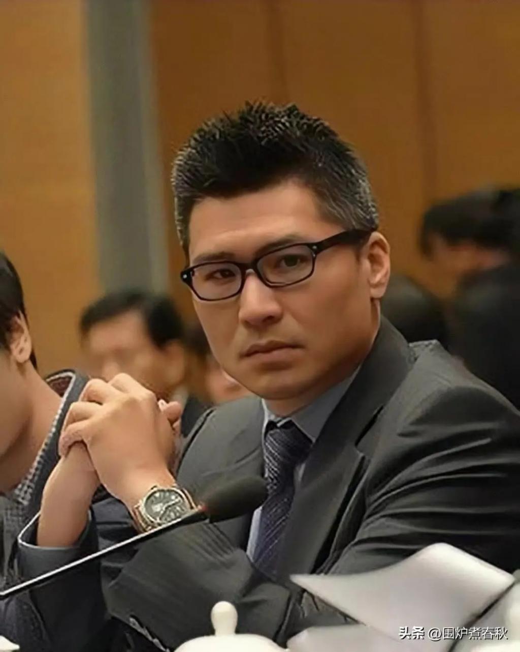 亿万富豪邱德根：晚年无钱看病无人探望，皆因娶小姨子