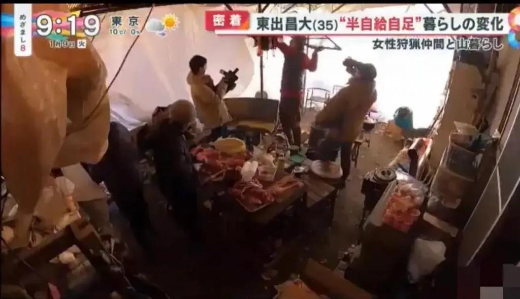 日本一男演员与三个女演员深山同居！网友辣评：活久见！