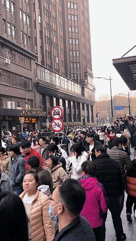 《繁花》宝总同款爆火！黄河路已经被Citywalk街溜子占领了