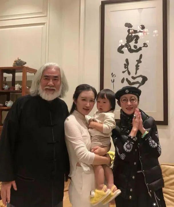这恩爱不秀也罢