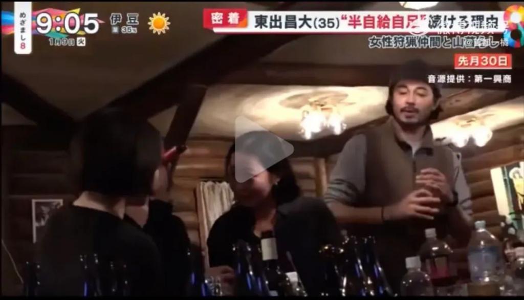 日本男演员和三女演员同居，共同狩猎砍柴，居住照曝光