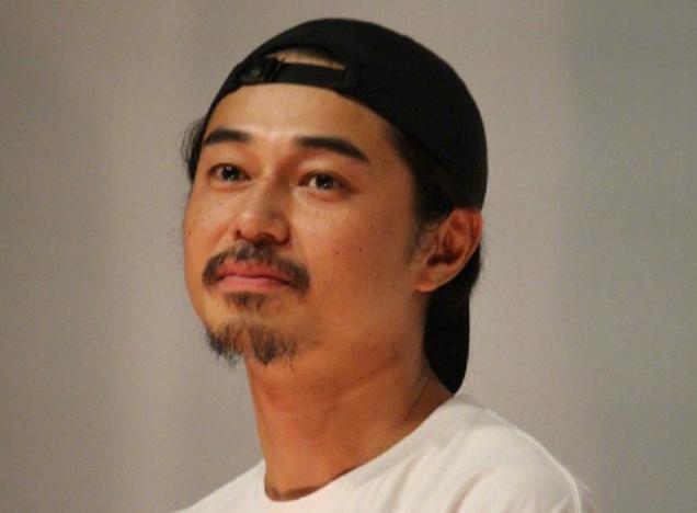 与3位异性在山中四人行，称在此随心所欲活得像个人一样