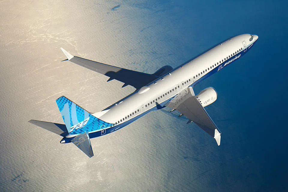波音CEO承认对737 MAX 9飞机事故负有责任,并承诺透明处理