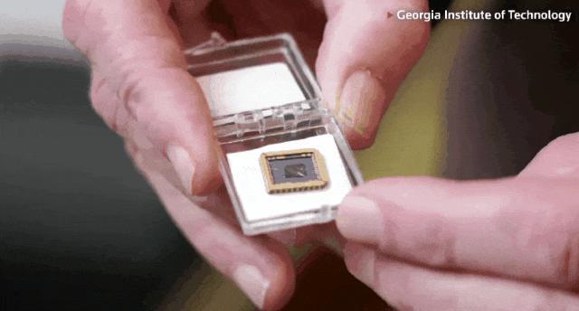 世界首个石墨烯半导体登Nature，中国团队为摩尔定律续命10年！