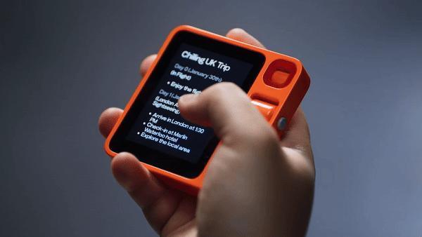 只要199美金、手掌大小、要消灭app的AI硬件“Rabbit”引爆CES，造出他的是曾经中国最狂创业者