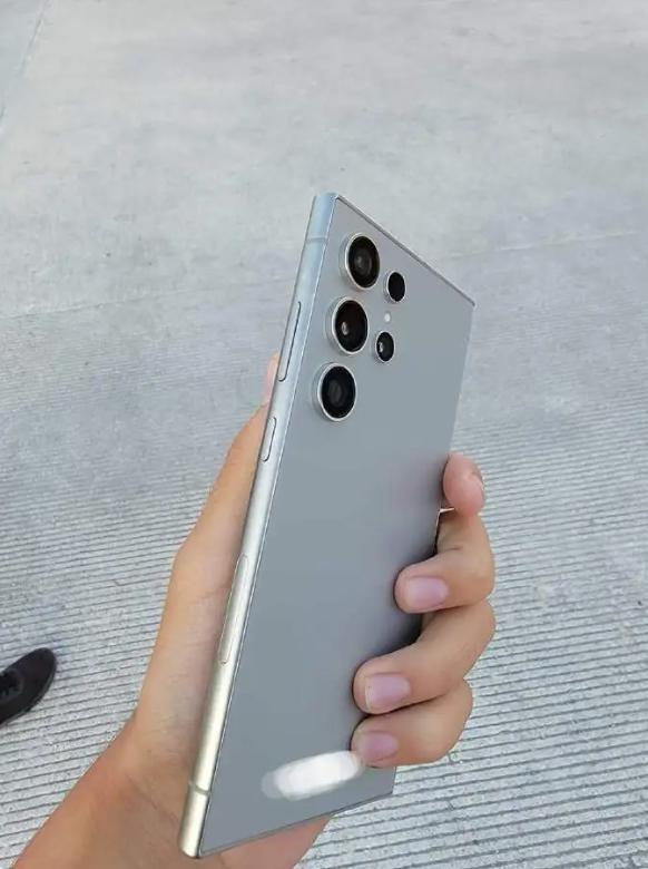 三星 Galaxy S24 Ultra 手机宣传物料曝光：支持多款光追游戏