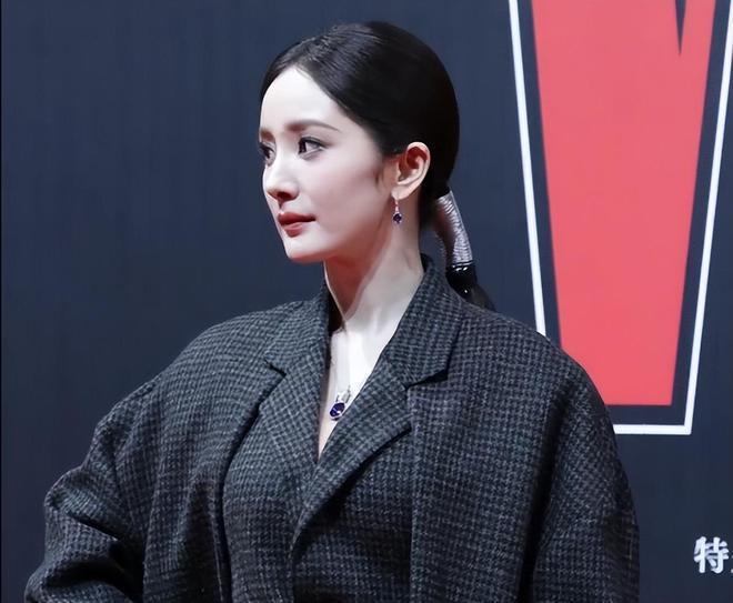 红毯这一夜，杨幂的脸孙俪的眼，撕开女星遮羞布