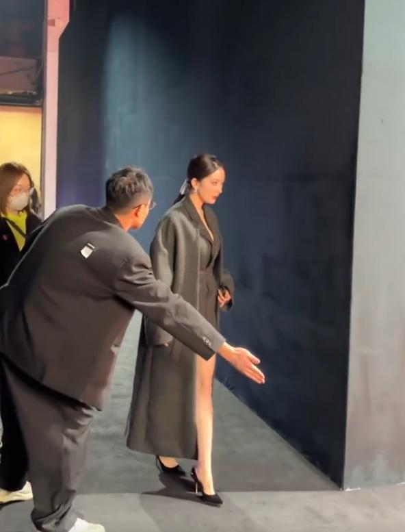 红毯这一夜，杨幂的脸孙俪的眼，撕开女星遮羞布