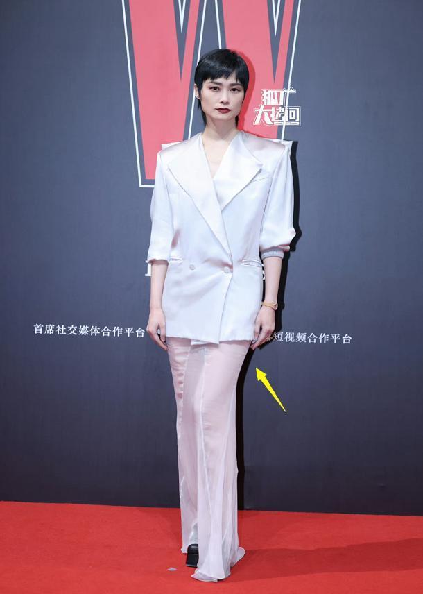 红毯这一夜，杨幂的脸孙俪的眼，撕开女星遮羞布