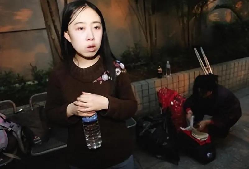 17年前，为追刘德华逼亲爹跳海的杨丽娟，如今过得如何？