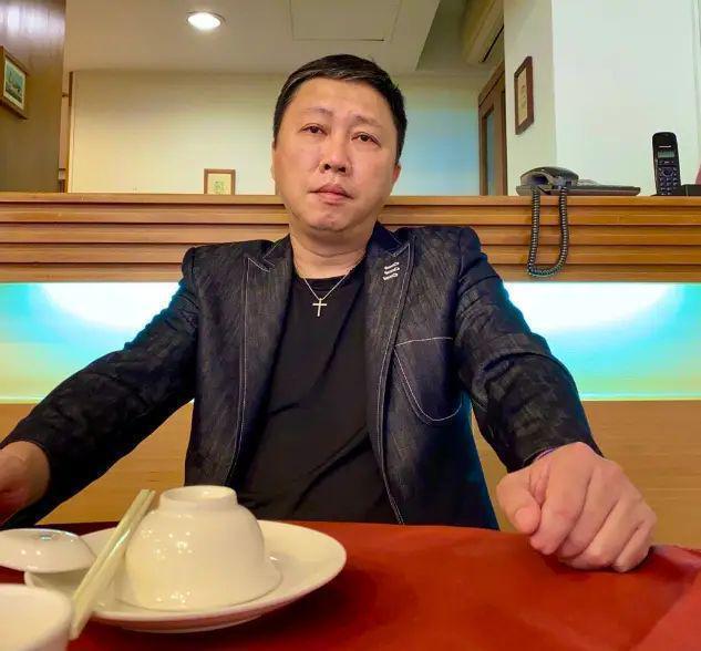 55岁赵正平又结婚！要娶小22岁空姐，不公开其长相