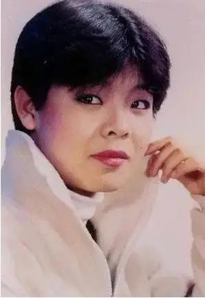 28岁女歌手从23层一跃而下，毁掉她的是“一巴掌”