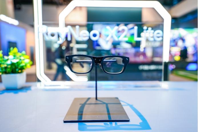 TCL实业携115吋全球最大QD-Mini LED电视登陆CES 2024