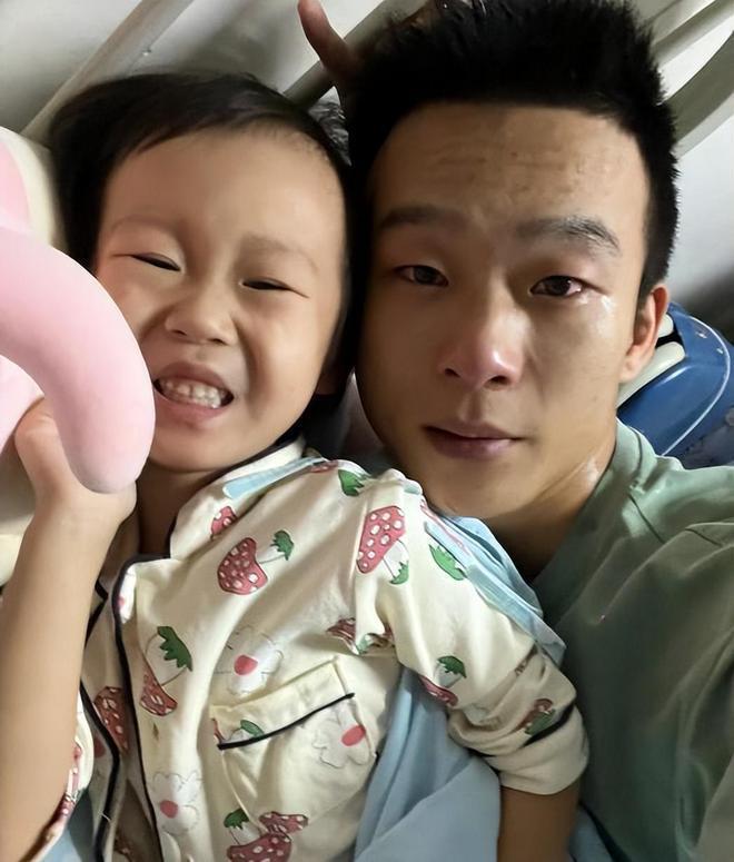 毅玲爸爸开播获1.2亿赞，拒绝300万捐助，为病友家庭撑伞