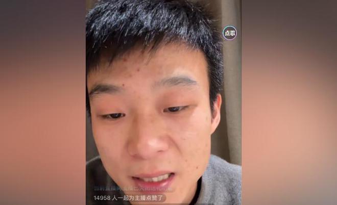 毅玲爸爸开播获1.2亿赞，拒绝300万捐助，为病友家庭撑伞