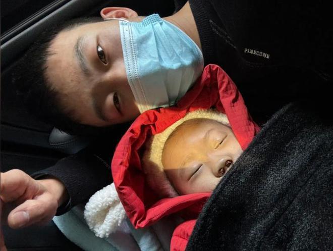 毅玲爸爸开播获1.2亿赞，拒绝300万捐助，为病友家庭撑伞