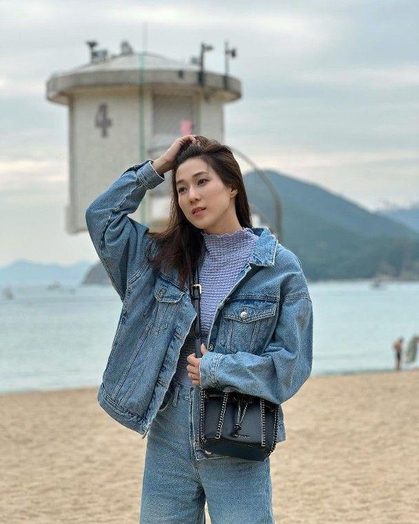 钟嘉欣一家越南度假！父母长相曝光 俩女儿也很美