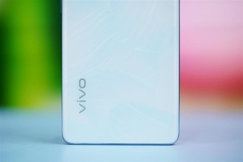 打破人像手机性能边界！vivo S18 Pro评测：不仅拍人好 玩游戏更出色