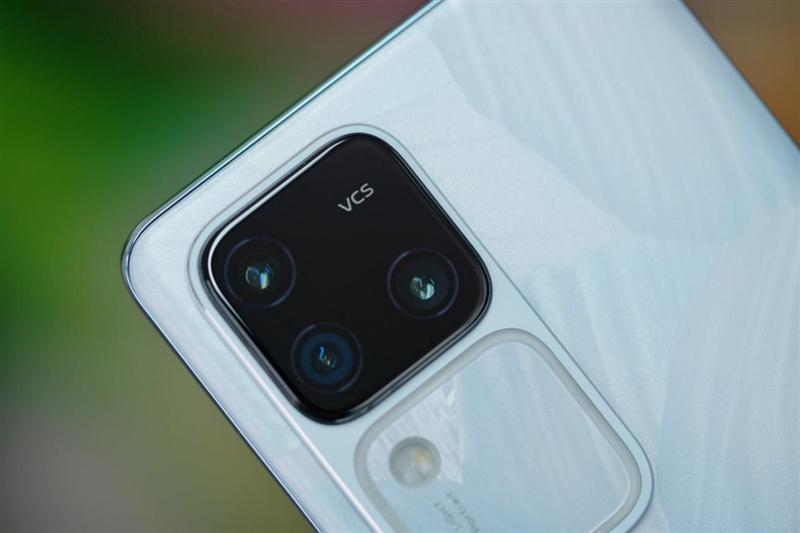 打破人像手机性能边界！vivo S18 Pro评测：不仅拍人好 玩游戏更出色