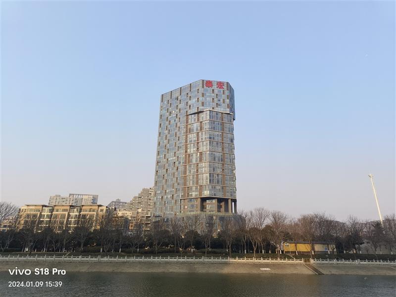 打破人像手机性能边界！vivo S18 Pro评测：不仅拍人好 玩游戏更出色