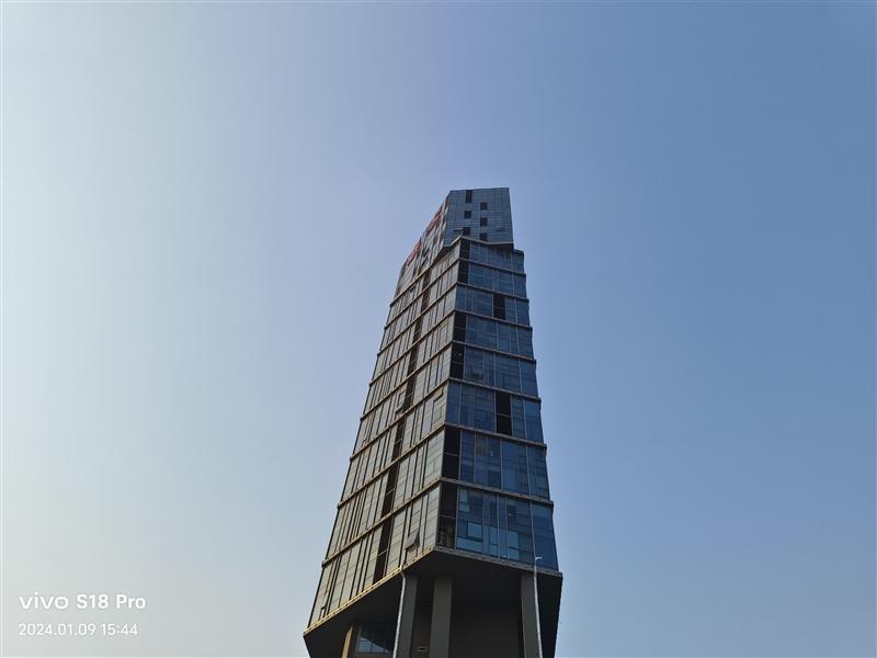 打破人像手机性能边界！vivo S18 Pro评测：不仅拍人好 玩游戏更出色