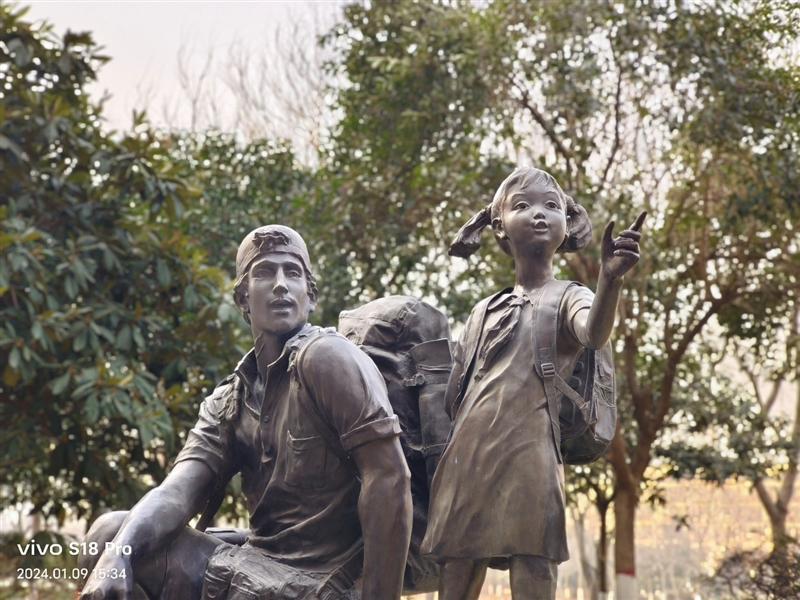 打破人像手机性能边界！vivo S18 Pro评测：不仅拍人好 玩游戏更出色